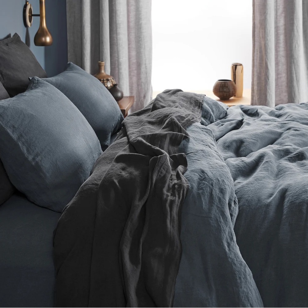 Parachute Charcoal Linen Fitted Bed Sheet + 2 pillowcases